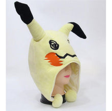 Charger l&#39;image dans la galerie, Bonnet de Mimiqui Pokémon avec pompons vu de profil