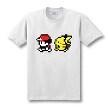 Charger l&#39;image dans la galerie, T-shirt blanc Sacha Pikachu pixel jeux vidéo Pokémon première génération